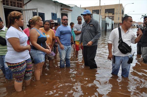 AmeliachPSUV's tweet photo. En Valencia y San Diego en 3 horas han caído 92 mm de lluvia, equivalente a un mes en periodo lluvioso. Alcaldes y PC trabajan coordinados https://t.co/LYtH2sMoIg