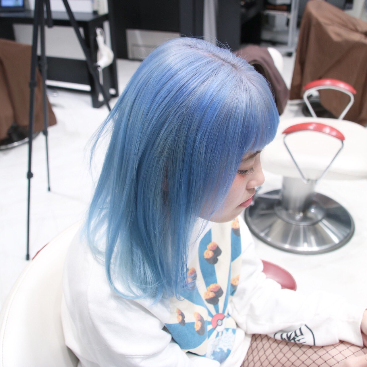 Natsuhiro Yamamoto 1年前の自分だったらこの色は出せなかったなぁ ってカラー ベースブリーチのアンダー 薬剤選択全てが噛み合って出せるアイスブルーヘアカラーです パステルヘアカラー パステルヘアー ボブ 神楽坂 飯田橋 青髪 外国人風カラー