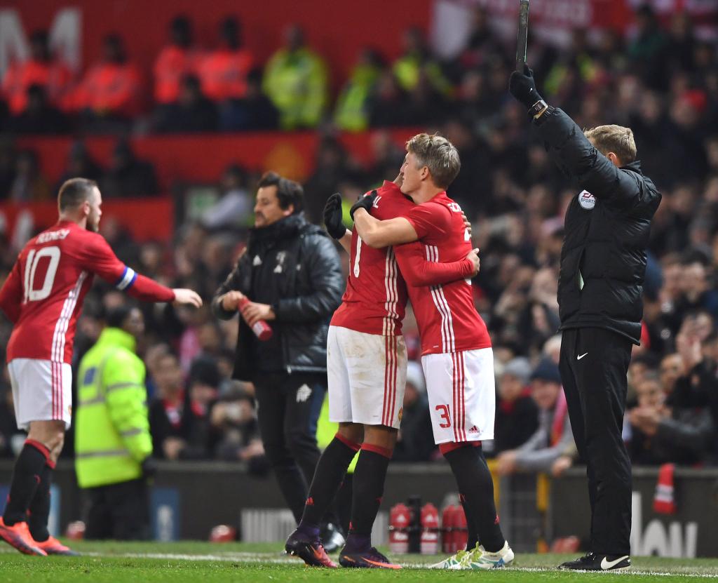manchreds's tweet photo. Bastian Schweinsteiger tadi pagi dimainkan Jose Mourinho sebagai pemain pengganti. Come back! ❤ #mufc https://t.co/gcJggcgaUm