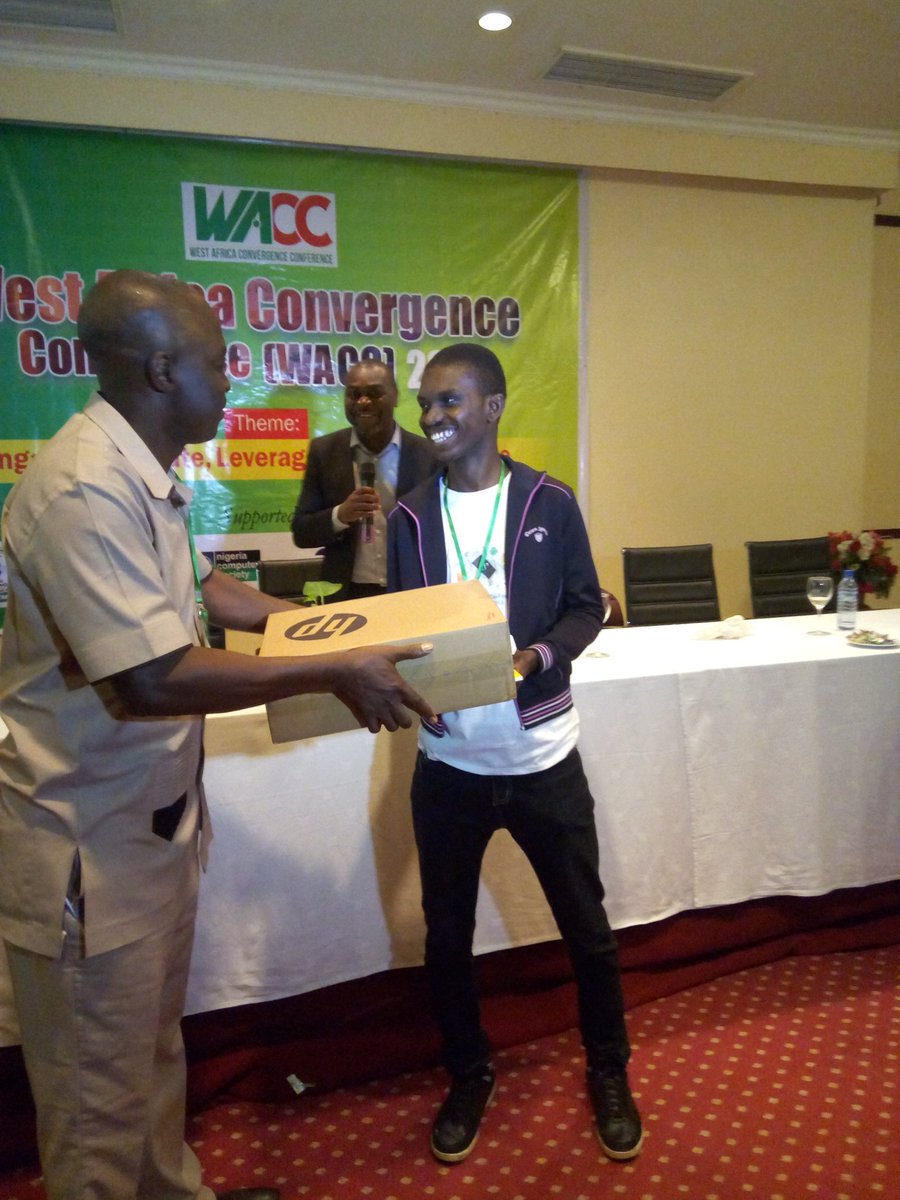 projarong's tweet image. Team Bradsa, @CHARZZY003 @israelobiagba @jennifazor, of @projaro Winners of #HackJos2016 receive their winning prize @ #wacc2016