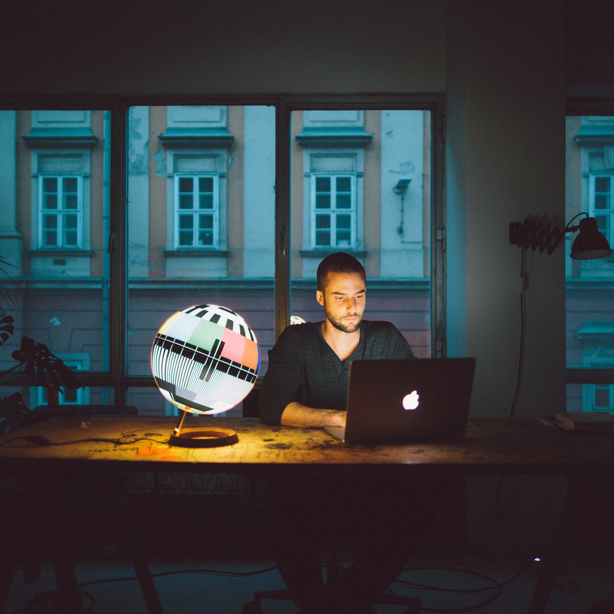 monolamp's tweet photo. There are already more than 10 backers for our campaign! Thx! Hint: the 1st 99 people will get a huge -52% discount! https://t.co/BwraWI6Fsn https://t.co/06yFD806k4