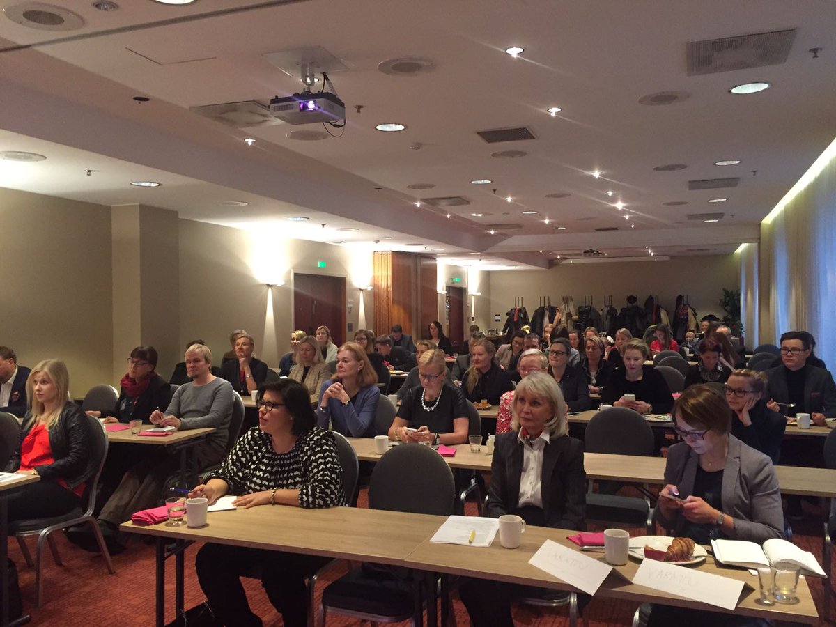 JCIHavisAmanda's tweet photo. Seminaariosallistujat pohtivat myös yritysten halua kansainvälistyä. #hallitusura #astuhallitusuralle #jcifi https://t.co/9HFidrQ5jh
