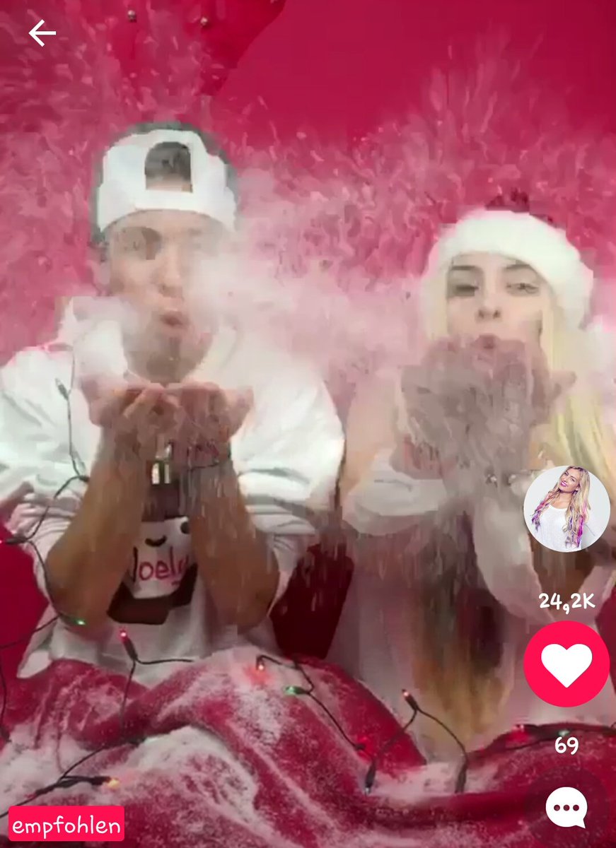 RainbowBarbieS's tweet photo. Diese 2 wundervollen Menschen sind der Grund für meine heutige Einstellung 😍 Schönen 1. Dezember ❄💕 ly #RainbowBarbie #TeamJoely #forever https://t.co/xIr2Q6r32y