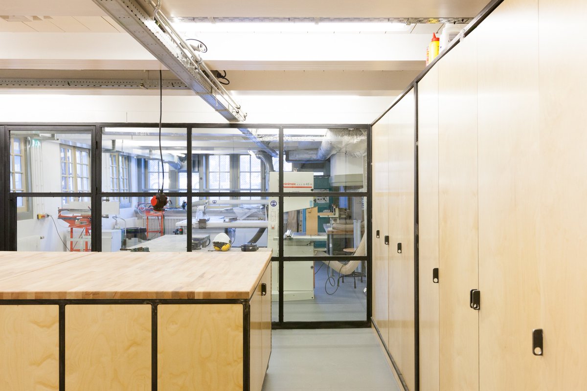 Wij maakten een ontwerp voor de verbouwing van de maquettewerkplaats van @AcademievanBWK. Sinds vorige week volop in gebruik door studenten.