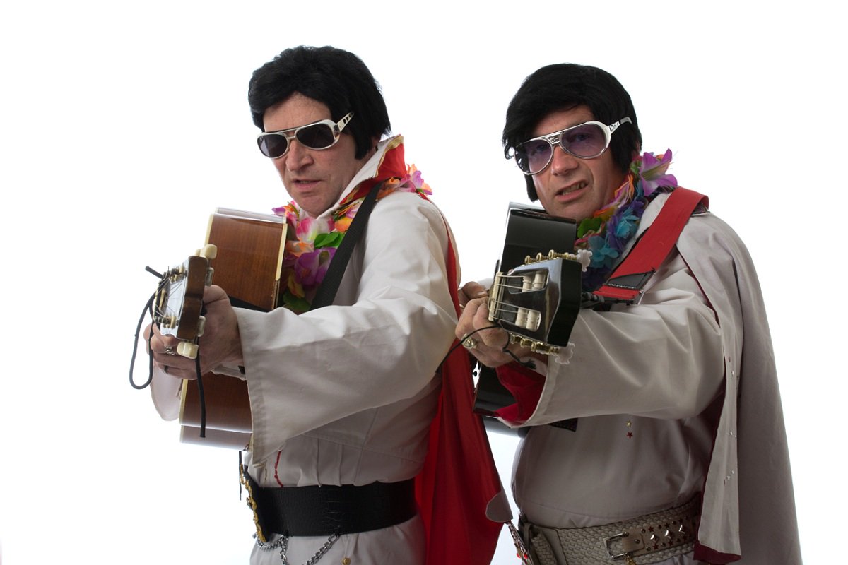 Brace yourself Hythe, Kent!! <a href="/TheKingElvises/">The King Elvises</a> will be LIVE in the HIGH STREET on FRIDAY 9th DECEMBER. 6.pm until 9.pm. Come and say ALOHA!!