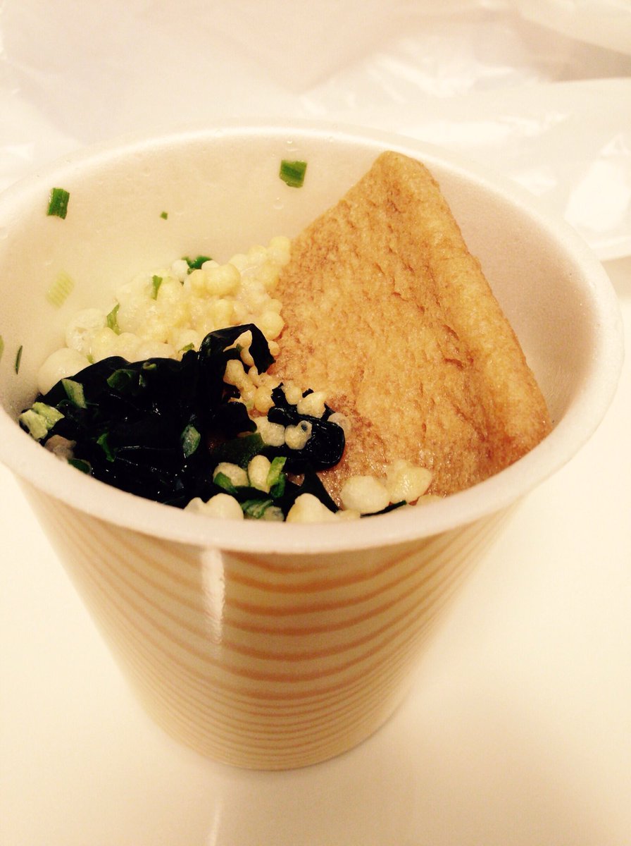 ドル 色々と Twitter પર 聞いてくれ ローソンでおでん70円セールというものがあってだな おすすめうどんセットなるものが美味しそうと思って買ってみたんだ ついでに大根も頼んだんだが まさかうどんの中にぶち込んでくるなんて誰が思っただろうか ローソン