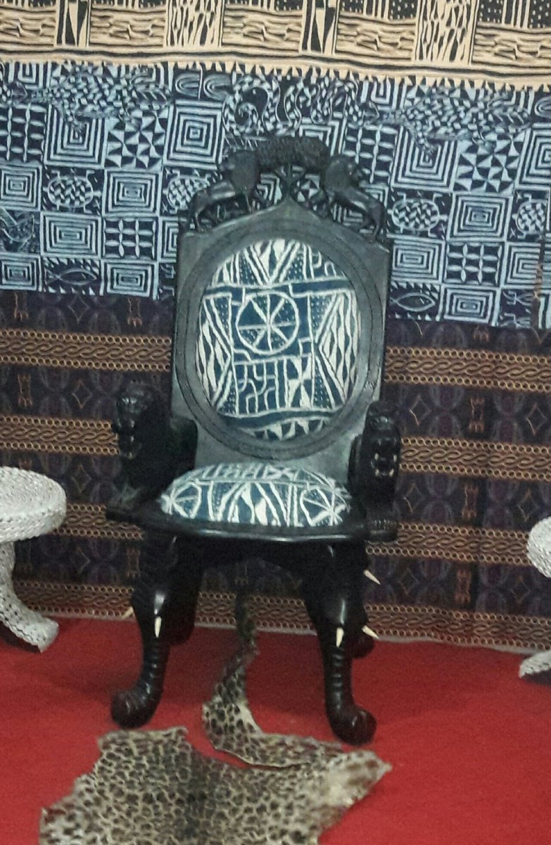 G_Thibault_Fr's tweet photo. Better than @GameOfThrones the Thrones of the various regions of #Cameroon Mieux que Le Trône de Fer ceux du musée de Nkolandom au #Cameroun https://t.co/lY4Zwbk2v8