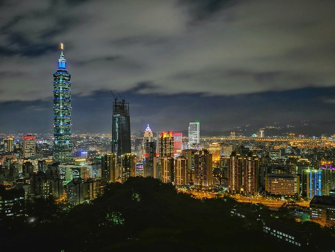 blissfulguro's tweet photo. Taipei nightscape powered by @flytpack #FlytpackTravels #FlytpackHelps #FlytpackPH #nightscape #cityscape #skyline #skyview #skyporn #sky https://t.co/mp65mPsHSt