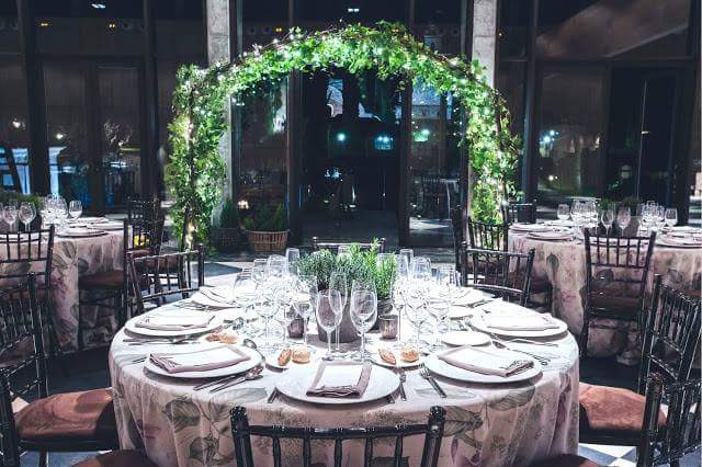 #iluminacionbodas #guirnaldas #bodas losclaustros.blogspot.com.es/2016/12/decora…