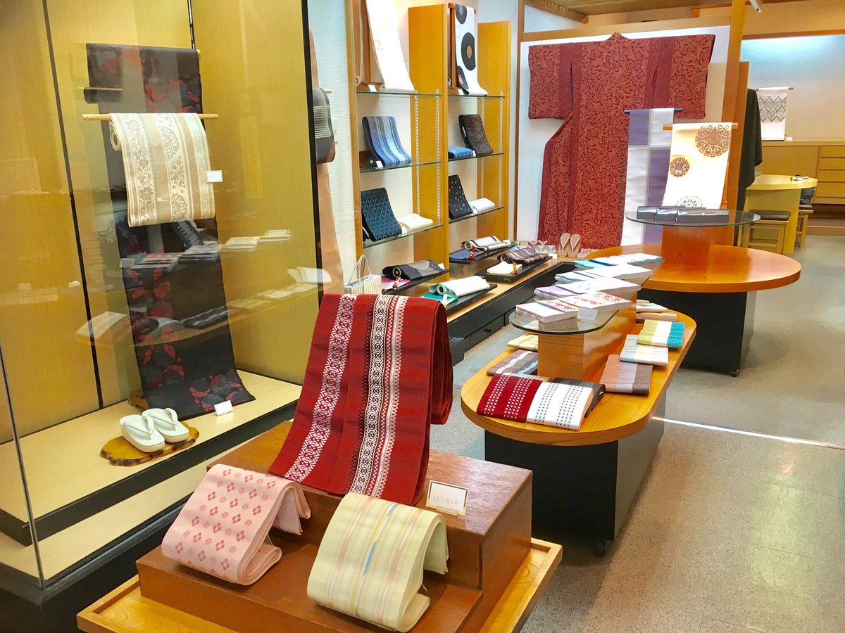神戸 元町 丸太や Ar Twitter 西村織物 博多帯展 が３日から丸太やで始まります ディスプレイは完了してますのでフライングでご覧いただいても結構です笑 T Co A0kw2ebqks 着物 帯 名古屋帯 博多織 博多帯 西村織物 神戸 元町 元町商店街 丸太