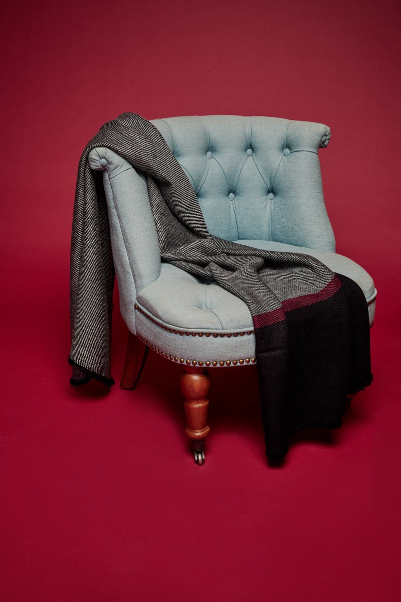 There's still 24 hours for 2 people to WIN one of our blanket scarves! #ThursdayTreats Just follow and RT!