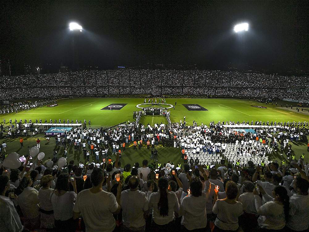 FALCAO's tweet image. En tiempos donde la solidaridad y la preocupación por los demás escasea lo que hizo el pueblo antioqueño retorna la fe y esperanza.