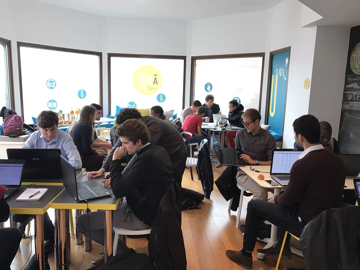 Datalyo's tweet image. Les étudiants en plein travail pour imaginer la mobilité de demain
#DataScienceChallenge
Cc @tuba_lyon @dataiku @GroupeAPRR