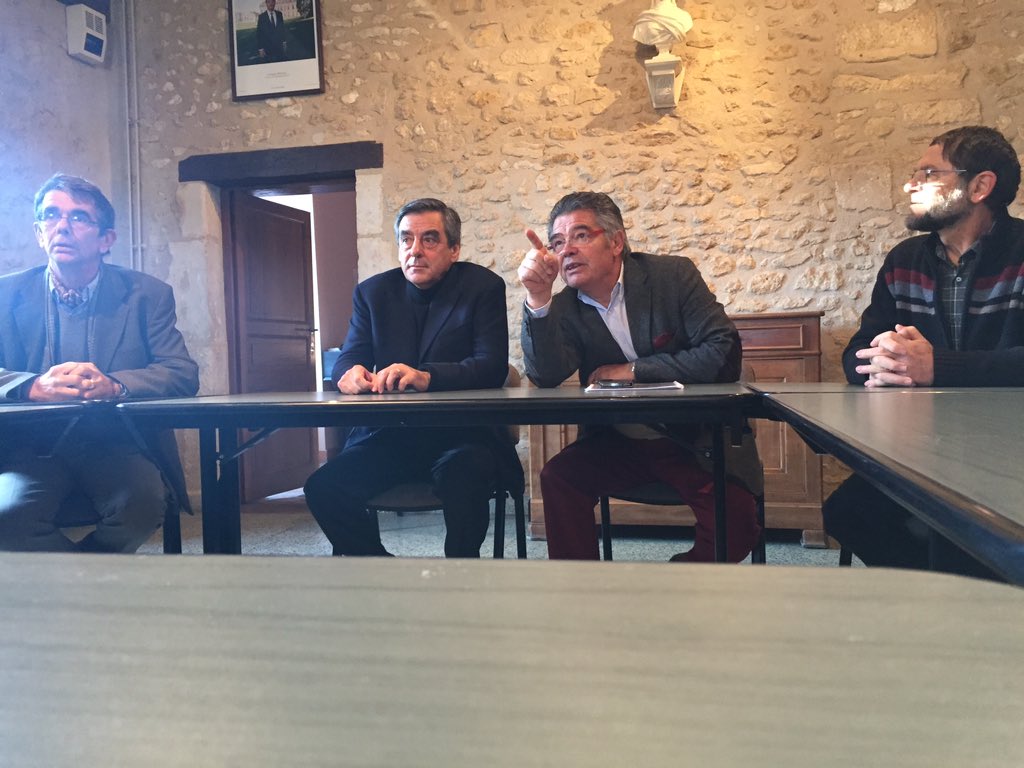 <a href="/FrancoisFillon/">François Fillon</a> à Chantenay-Villedieu pour sa 1ère visite en #Sarthe #Fillon2017