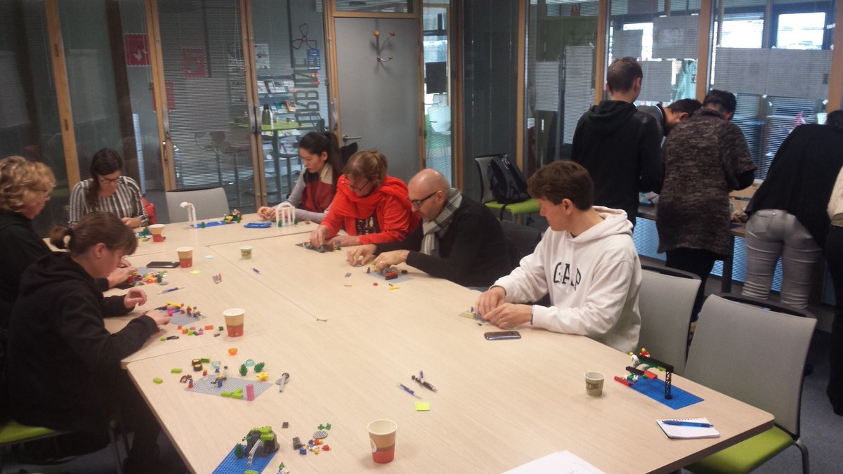 FrenchtechVR's tweet photo. Atelier booster sa candidature pour les demandeurs d'emploi avec #LegoSeriousPlay pour @Placealemploi #strategie #emploi #lsp #SeriousGames https://t.co/b3pkc4SFfu