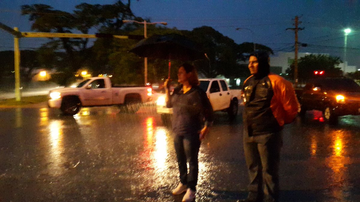 Alc_SanDiego's tweet photo. Equipos de Emergencia se encuentran desplegados en todo el municipio. Mantenganse en casa, si no es necesario no salga. https://t.co/DmjBWNnEeM