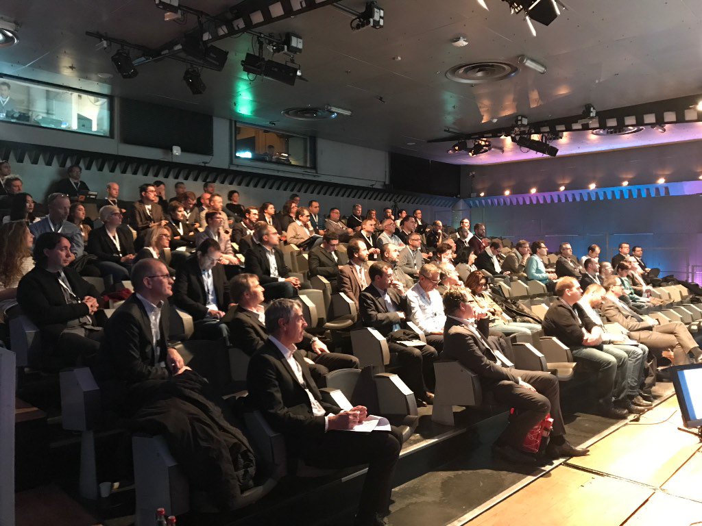 Le public à l'écoute pour la conférence #ChorusPro avec <a href="/aife_officiel/">Agence pour l'informatique financière de l’État</a> et <a href="/dgfip_officiel/">Direction générale des Finances publiques</a> #10ansAP #CollTerr