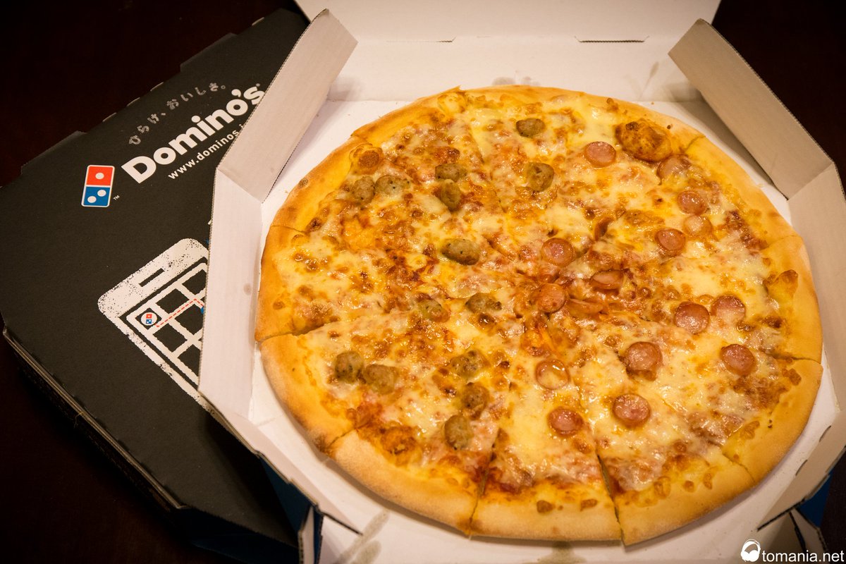 Otomania ドミノ ピザの持ち帰りには色んな特典があって 個人的に好きなんは 2 Large Pizzas W 1 Topping で 要はlサイズのプレーンピザに1つだけトッピングを加えたピザが2枚で1900円やねん おすすめやで T Co Vm5jw2i1hb ピザ