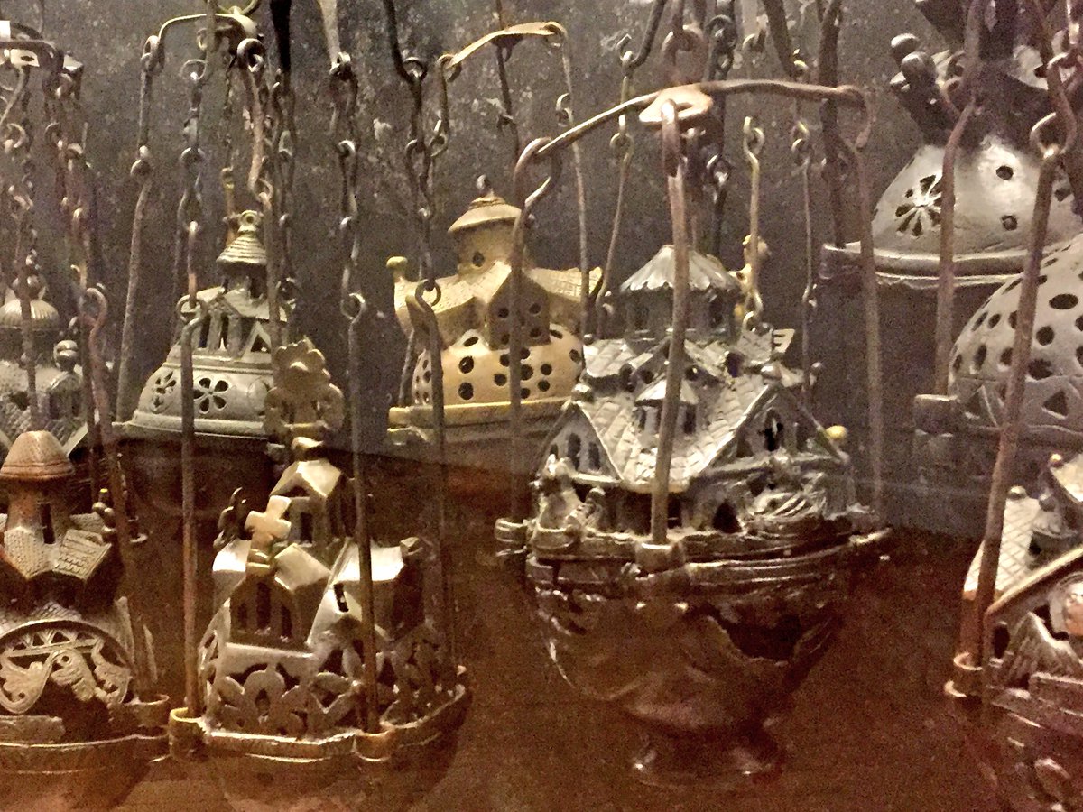 LineMBonde's tweet image. 1 December decoration. #censer #microarchitecture #tracingthecode
