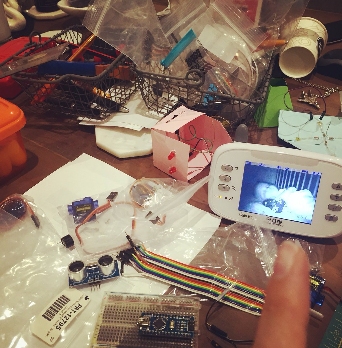 MissesArtech's tweet photo. Seems to be a new addition to my messy makery table these days #buildingbots #arduino #whilethebabesleeps https://t.co/PwJ65M1zYY