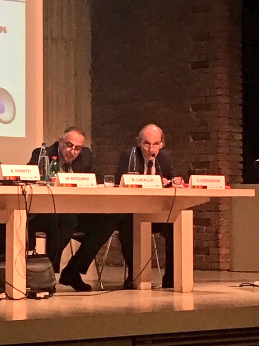 drsilenzi's tweet photo. Il Procuratore Aggiunto di Bologna #ValterGiovannini e @robertolagalla a #SIMM2016 #IlMedicoCheServe @LeadMedIt https://t.co/aRSuPchO7o