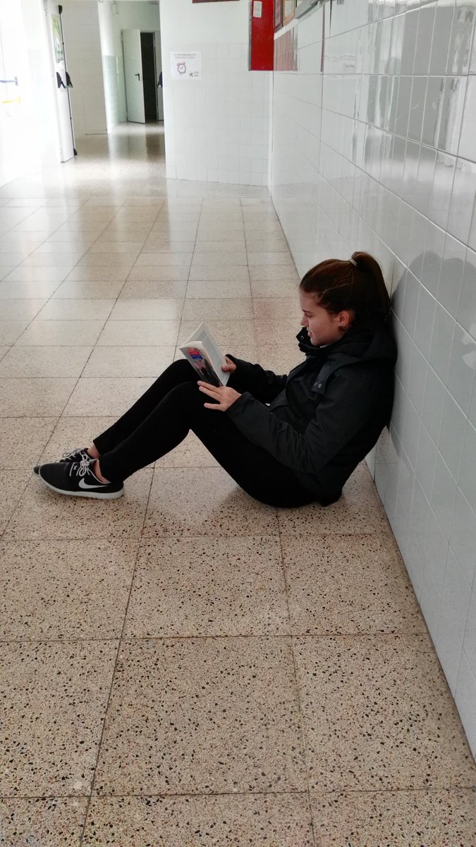 grauvicedo's tweet image. #CECVContemLecturaAVL Llegim en l&apos;escola