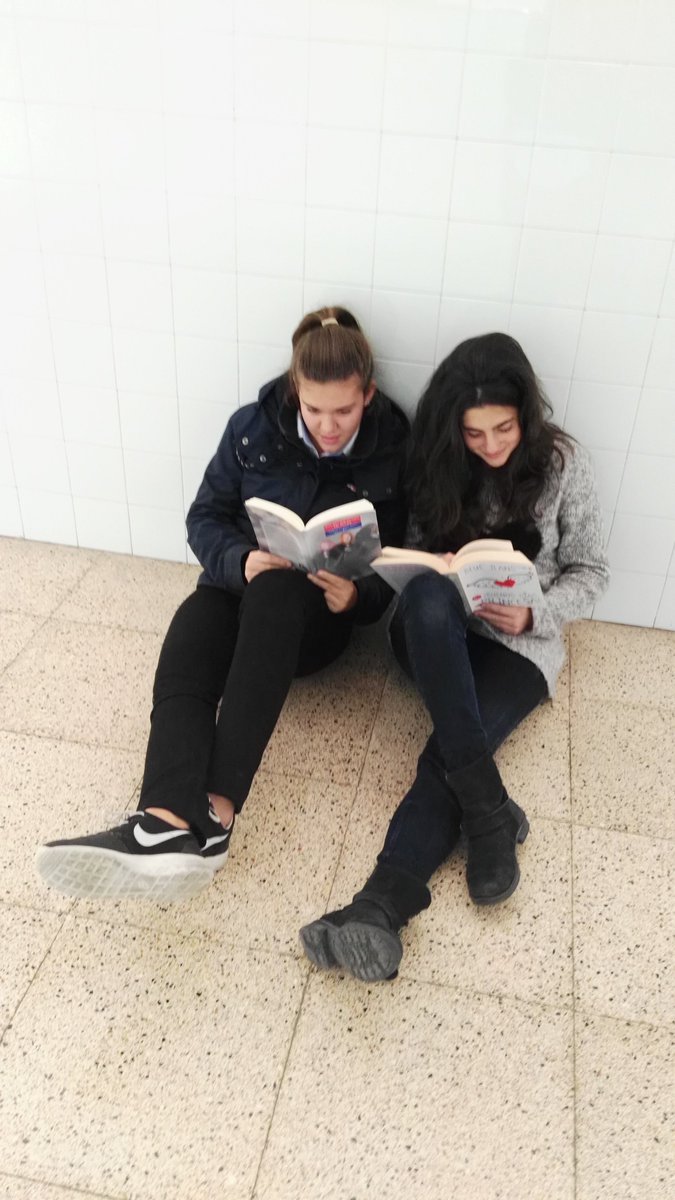 grauvicedo's tweet image. #CECVContemLecturaAVL Llegim amb els companys