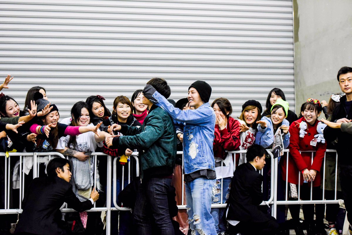 YGJAPANofficial's tweet photo. 【#BIGBANG】
12/2(金)ナゴヤドーム公演

★CDブース販売情報★
12:00頃より『オフィシャル出待ち』が当たる抽選会開催！前回の模様です✨更に先着で『メンバーサイン(プリント)入り特大ポストカード』プレゼント✨▶https://t.co/reFulOM9nB https://t.co/Bj356SqKSU