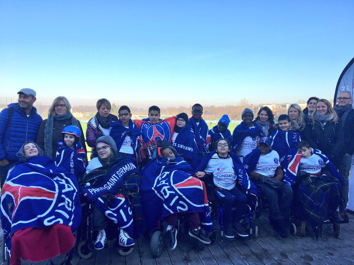 PSG_Communities's tweet photo. La @FondationPSG est heureuse d'accueillir les enfants de l'IEM Bailly au centre d'entraînement des joueurs du @PSG_inside @Les_Yvelines https://t.co/G4iJD1bCx3