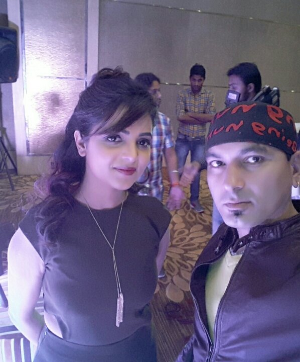Deepsingh_page3's tweet photo. #The_Voice_India #Promotion #Singer_Comedian #Sugandha_Mishra #Interview #KeepWatching_NewsObserver #Hathaway217 #Digicable221 #SrCable217 https://t.co/NmNczMmeJj