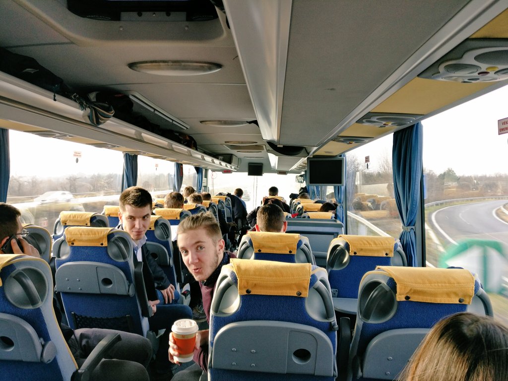 habosvilla's tweet photo. Egy busznyi magyar utazik Ljubljanaba a CESA döntőjére. Ahány ember, annyi izgalmas sztori! Sajnos nem fér 140 karakterbe. #CESAawards https://t.co/bqLTJCh70Z