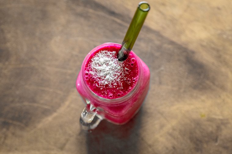 Got a juicer or a blender? Here's how juices and smoothies can *actually* materialize in your life. chocolateandzucchini.com/tips-tricks/ju…