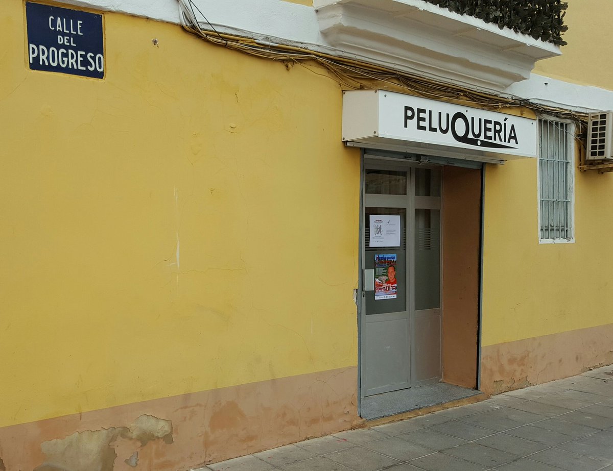 Memorial_Polit's tweet image. ¡Seguimos con la pegada de carteles! Recorremos a pie sitios emblematicos de Cabanyal y Malvarrosa. ¡Os esperamos a todos el 8 de diciembre!