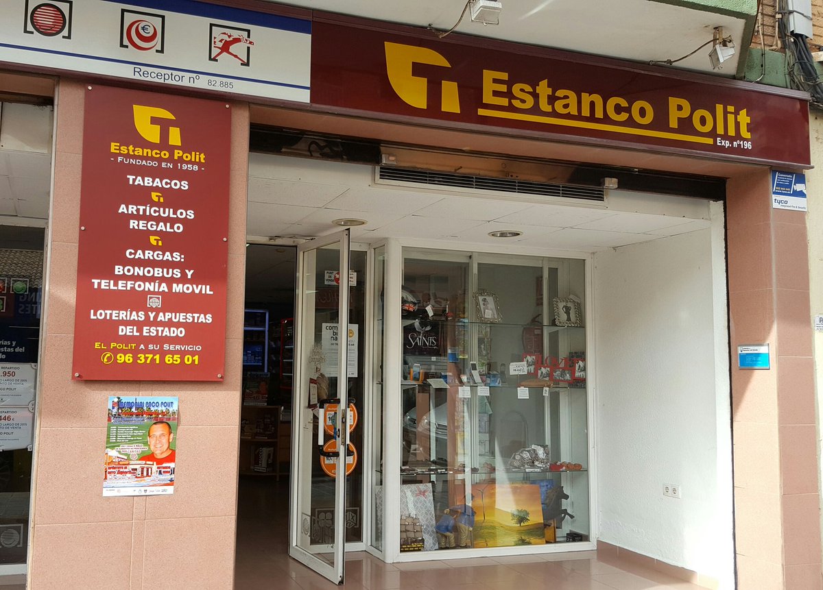 Memorial_Polit's tweet image. ¡Seguimos con la pegada de carteles! Recorremos a pie sitios emblematicos de Cabanyal y Malvarrosa. ¡Os esperamos a todos el 8 de diciembre!