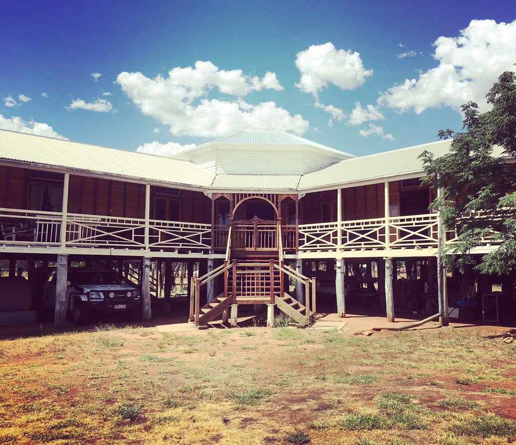 SplitSpaces's tweet image. Two sets of stairs... Two entrepreneurs! #larastation #regionaltour #splitspaces @AdvanceQld