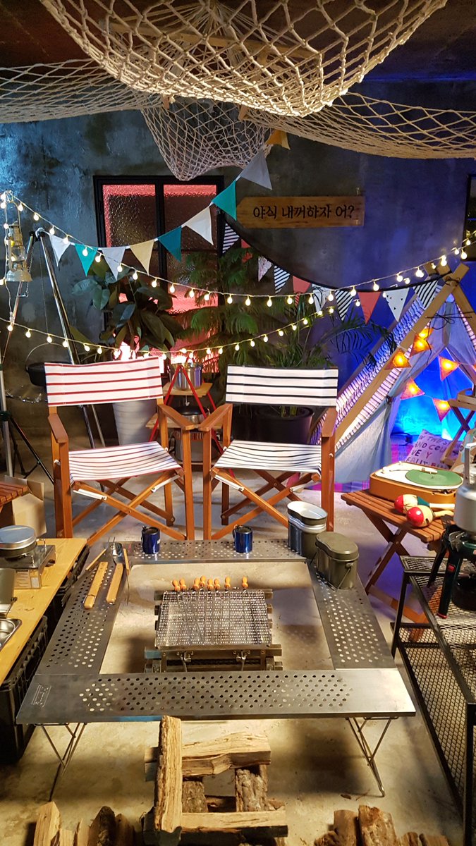 Vliveofficial's tweet photo. 인스피릿 야식 내꺼하자 어? 동우랑 호야랑 잠시후 10시에 만나요! #인피니트 #먹방 #INFINITE https://t.co/qqexAt0XAp