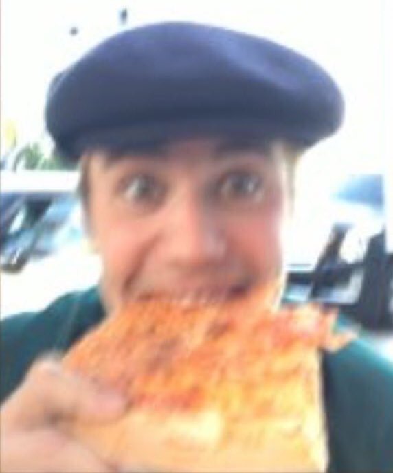 biebersomadz's tweet photo. my life: justin bieber x pizza https://t.co/LlSn9hQsep