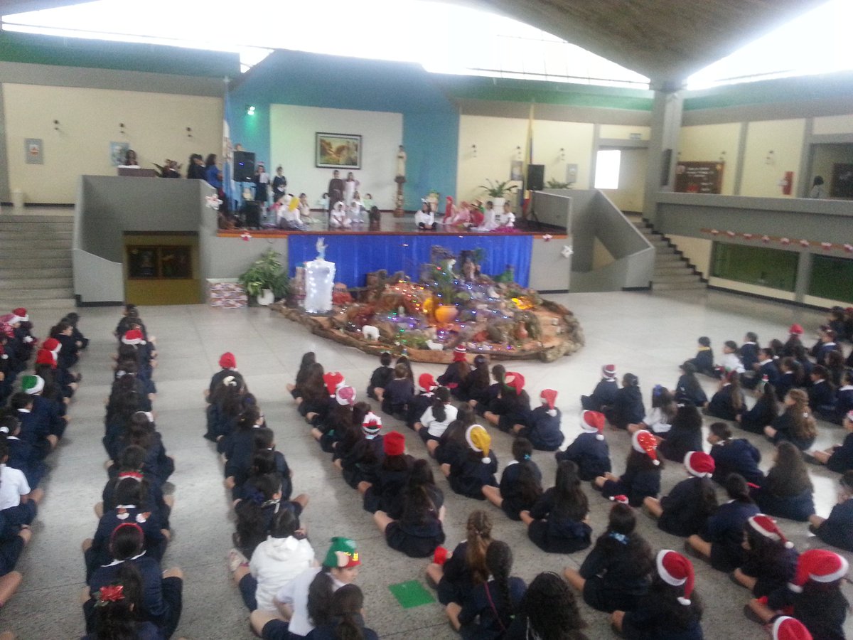 presentacion_m's tweet photo. #Lapresentacion Minuto Navideño 4G o Grado B Soy Presentación @presentacion_m @nelsonruiz28 @yenyyazmin @AVECCONVENIO @mau_vic @carmiqa https://t.co/TJdd1chPW2