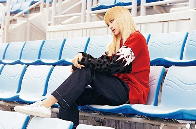 Lisa reebok top