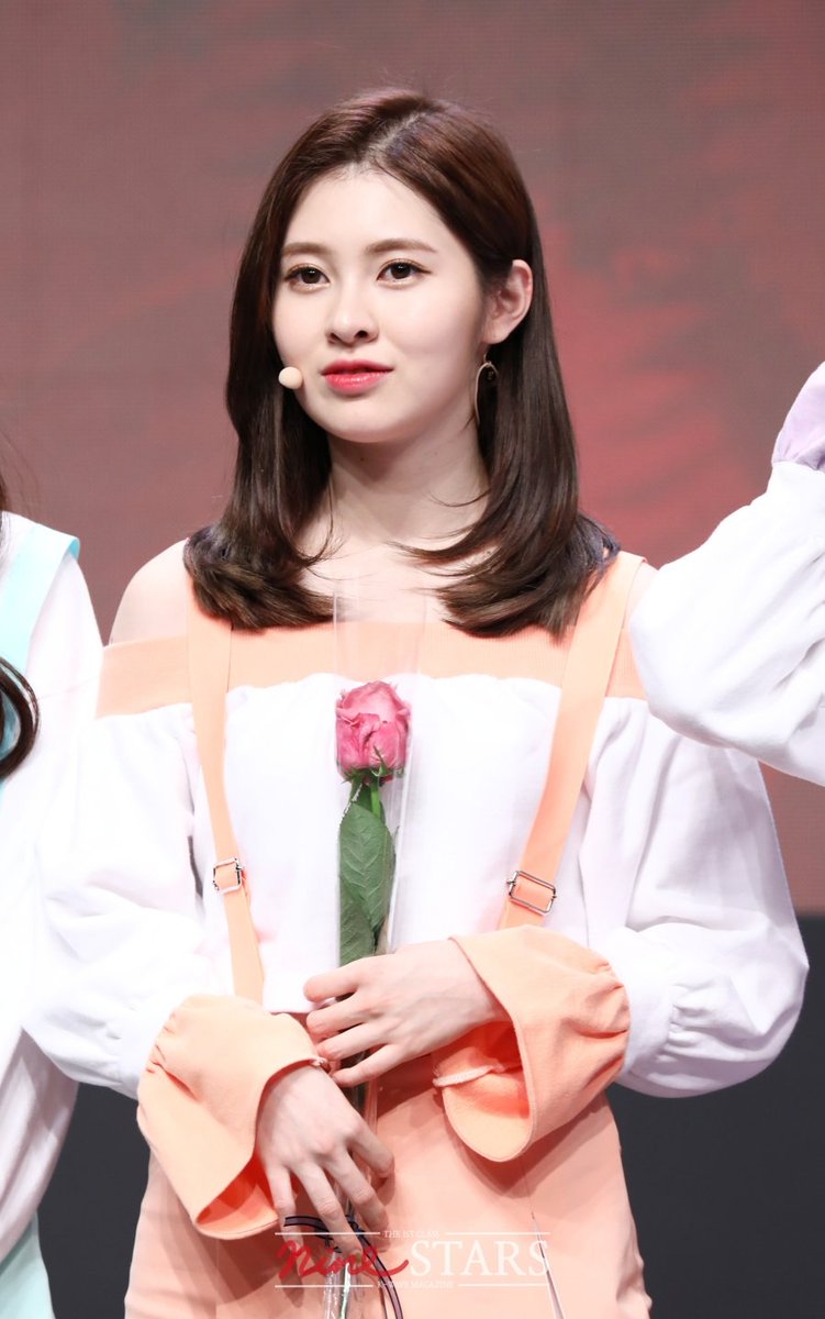 DIA_intl's tweet photo. [PHOTO] 161130 #DIA #다이아 @ Korean Culture Entertainment Awards _2
Cr: https://t.co/wVnaD3NCXN https://t.co/sslElAsDVA