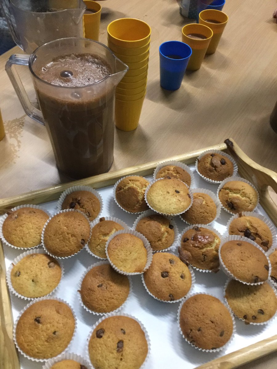 Newhallpri1's tweet photo. Muffins and hot chocolate for snack in Wrap this this evening. https://t.co/N1qRyIsa0Q