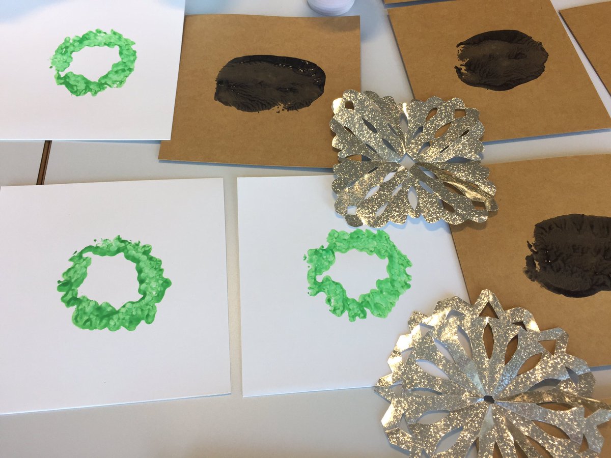Christmas Card Enterprise underway today! 🎅🏼☃️🎄#feelingfestive <a href="/BaeBaglan/">Ysgol Bae Baglan</a>