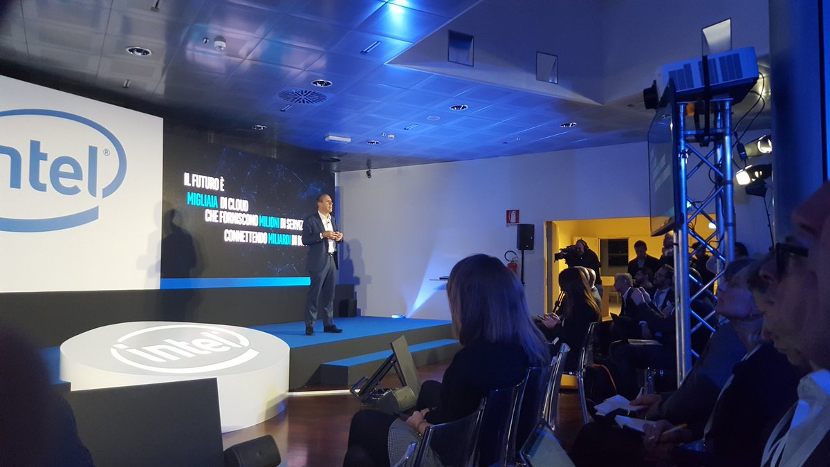 agostinomel's tweet photo. Si può fare innovazione nel cloud in Italia. All' #intelsummit16 molte storie di successo https://t.co/nkpv5ZAkuV