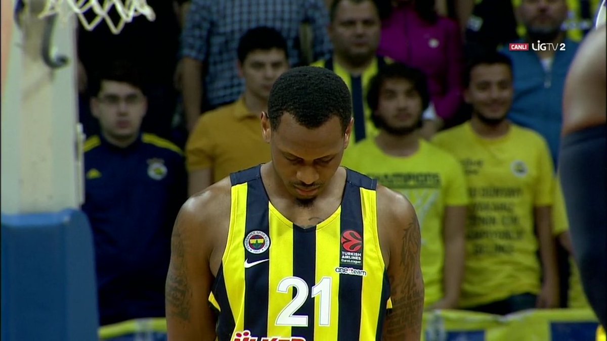 ademcatalkas's tweet photo. @EuroLeague Maç öncesi #Aladağ yangını ve #Chapecoense faciasında hayatını kaybedenler için saygı duruşunda bulunuldu. #GameON #Forchape https://t.co/Mt1FKliz8g
