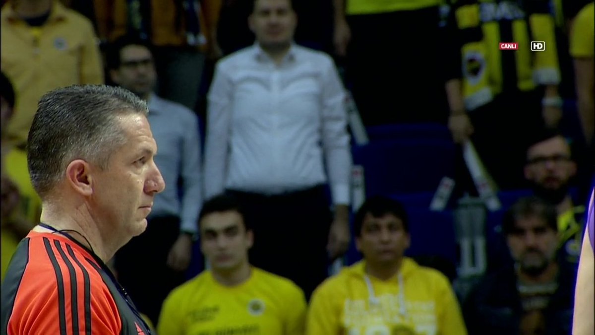 ademcatalkas's tweet photo. @EuroLeague Maç öncesi #Aladağ yangını ve #Chapecoense faciasında hayatını kaybedenler için saygı duruşunda bulunuldu. #GameON #Forchape https://t.co/Mt1FKliz8g
