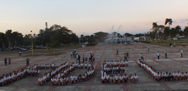 A #Fidel: el amor y el respeto de todo un pueblo gelenporcuba.wordpress.com/2016/12/01/a-f…