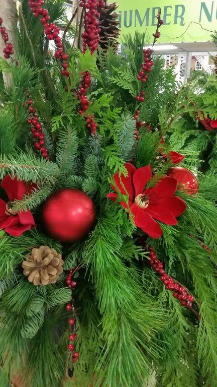 HumberNurseries's tweet photo. Can't go wrong with the classics #greenandred. Natalina is creating your #customurn arrangements a#NataleByNatalina https://t.co/EcyucQTGp5