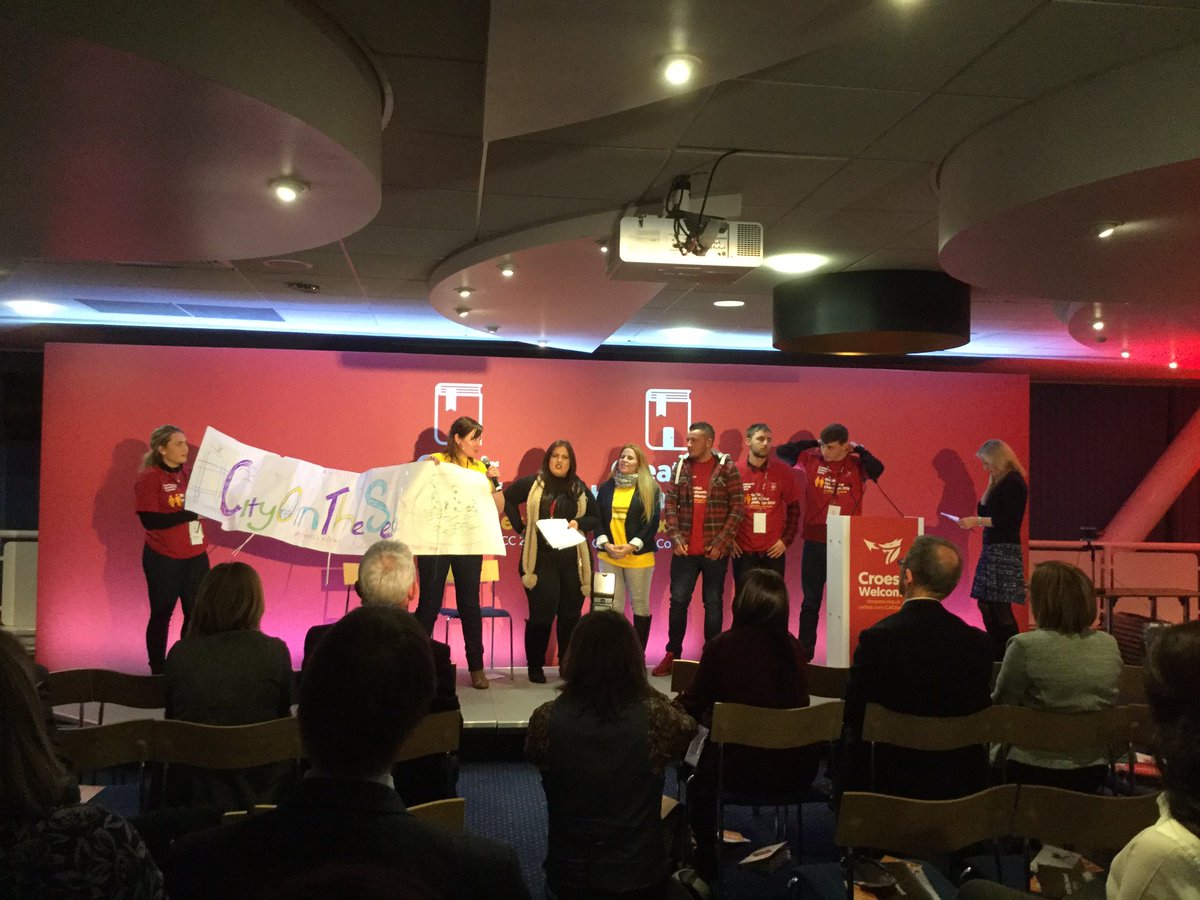 FfranconW's tweet photo. @CartrefiGwynedd Daffodils&amp;Dragons give their feedback to conference #welshapprentice2016. Great impact! https://t.co/traYbS6ENf