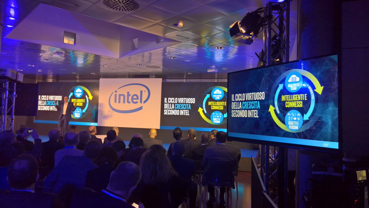 microsoftitalia's tweet photo. "Sarò direttore d'orchestra per raccontarvi la vision di @Intel_Italia e le nostre storie" @maurriva #IntelSummit16 https://t.co/epiaVIoNsL
