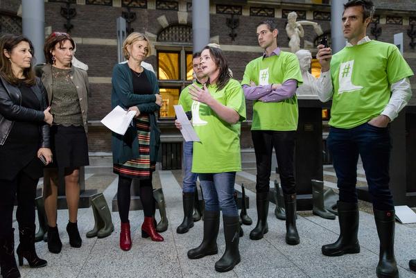 Boeren massaal naar de Tweede Kamer telegraaf.nl/r/27148520